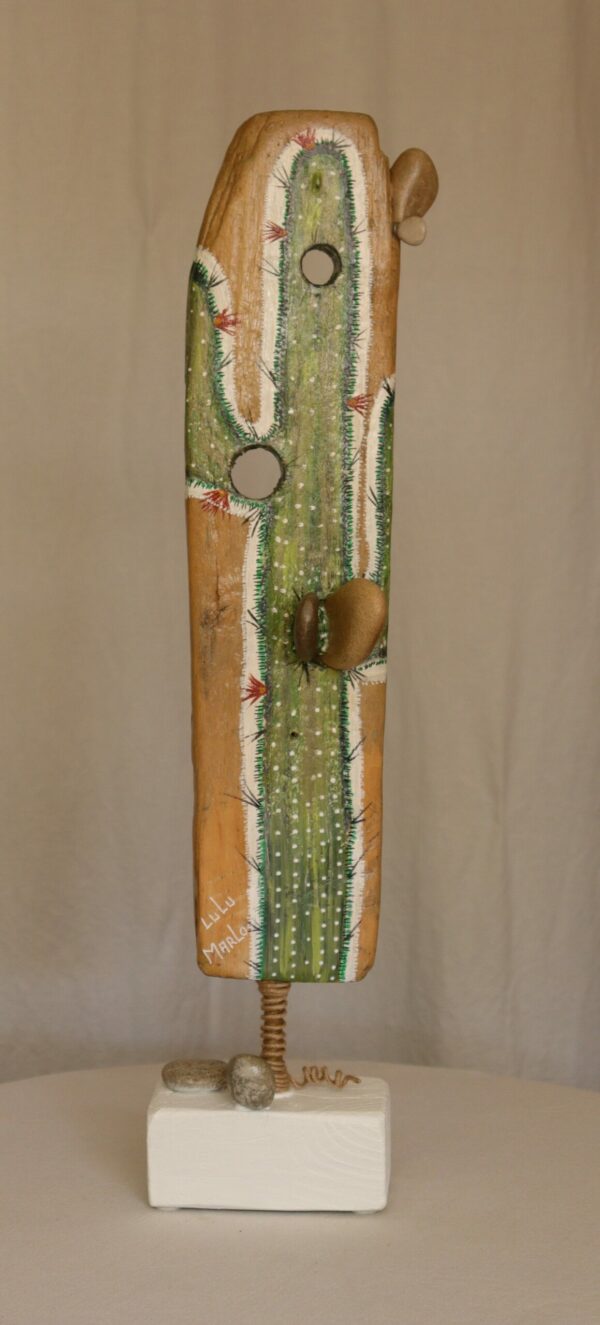 Cactus sur planche en bois flotté